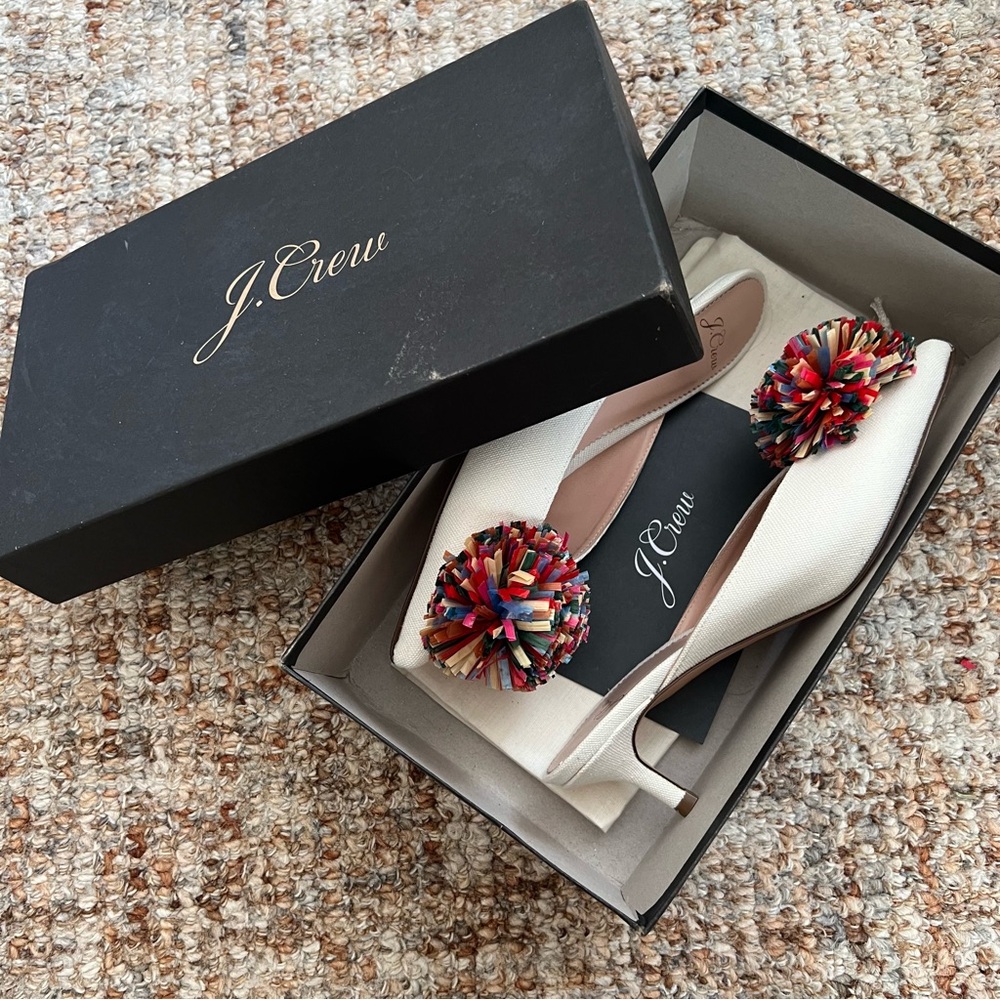NWT J. Crew Canvas with raffia pompom v cut Sophie Mule - size 5.5